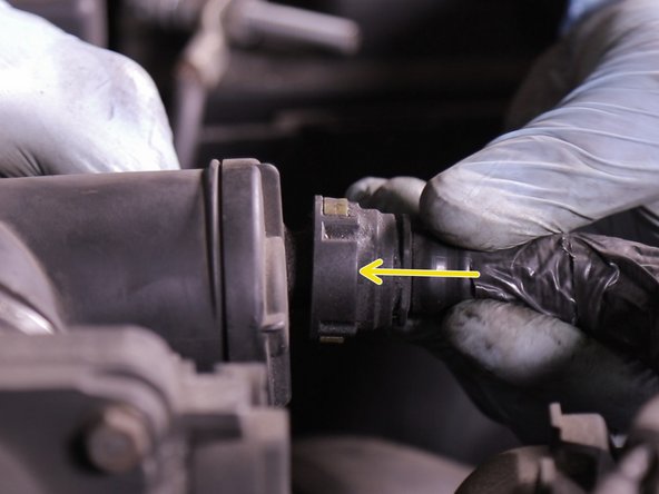 Reclipser la durite de vapeur d'huile