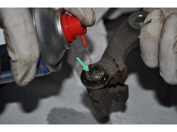 Nettoyer les puits de l'étrier avec un dégraissant et un écouvillon