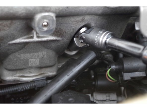 Vous pouvez au préalable demander au constructeur des bougies (de celle que vous avez acheté) un couple de cisaillement, c'est à dire le couple maxi avant qu'elles ne cassent. Pour les miennes, le couple maxi était de 40N.m. Ma clé faisant du 5-25Nm, je savais que la clé déclencherait avant que je ne puisse casser les bougies dans la culasse.