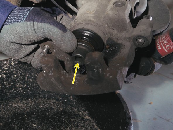 Monter le corps du repousse piston sur l'embout