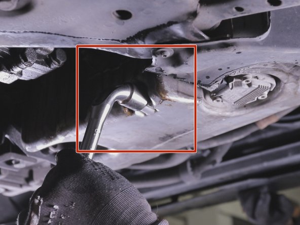 Revisser à la main le bouchon de carter puis serrer