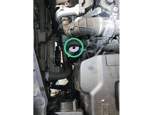 Insérer le nouveau filtre dans son emplacement moteur