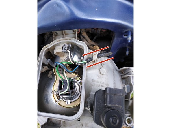 positionner le câblage dans le passe-fil comme sur la photo