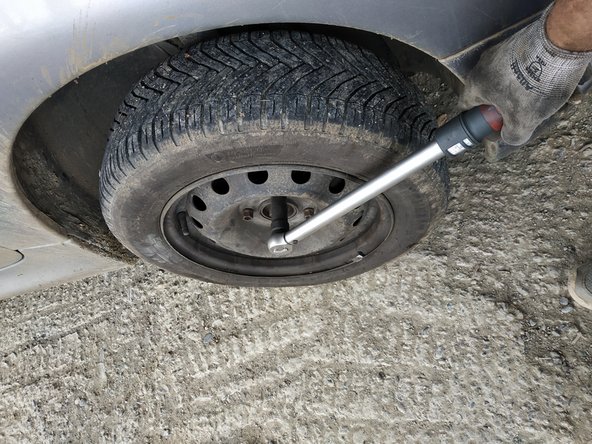 serrer les goujons, couple de 100N.m