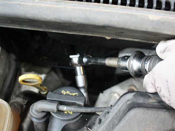 Si vous possédez une clé dynamométrique, vous pouvez effectuer un serrage au couple de 15Nm préconisé par Ford.