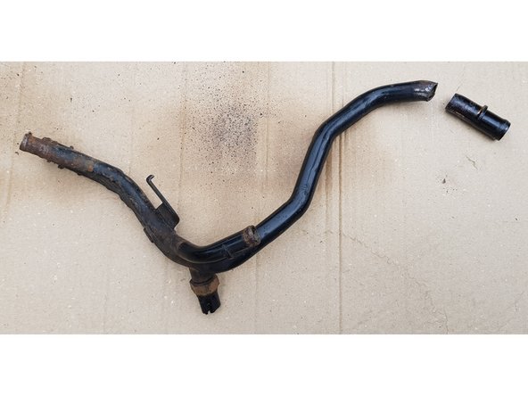 Si on la laisse comme ça et qu'on la met à sa place, elle va se pincer et empêcher l'eau de circuler.