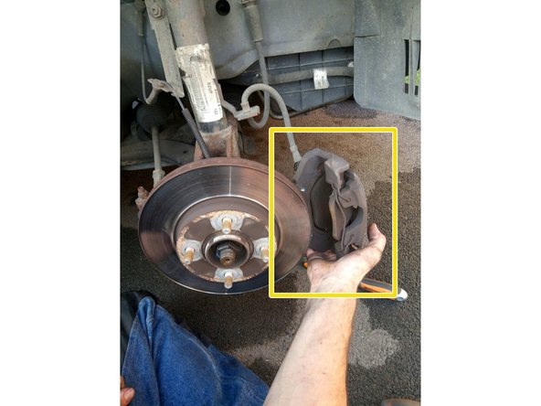 Attention sur la photo la douille n'est pas bien enfoncée sur la tête de vis !