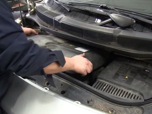 Remettre le cache moteur