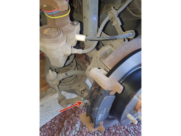 Le remontage s'effectue dans le sens inverse de la dépose.Assurez-vous de la compatibilité de vos pièces en comparant le nouveau disque et l'ancien ainsi que les nouvelles plaquettes et les anciennes