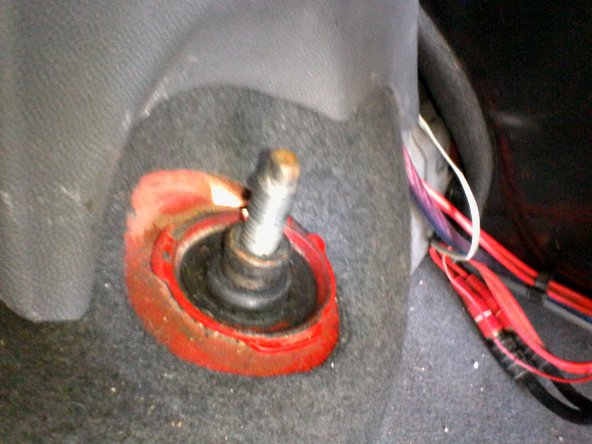 La rondelle de butée et la butée sont deposées