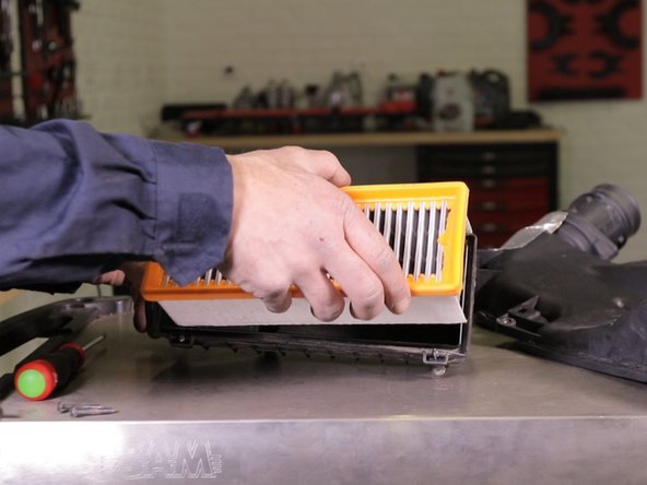 Retirer le filtre à air de la boite à air