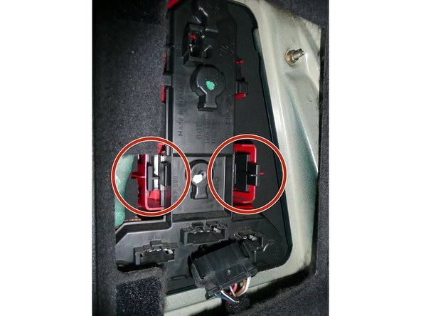 On pince les 2 doigts.