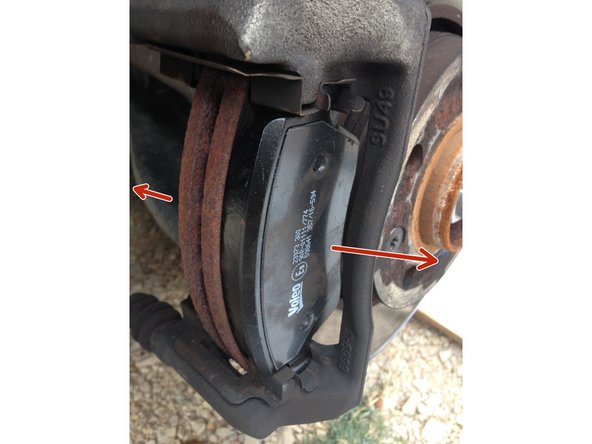 Tirer sur les anciennes plaquettes pour les enlever et remettre les nouvelles