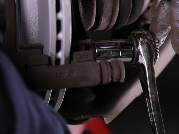 Resserrez ces deux dernière à l'aide du cliquet pour fixer la chape