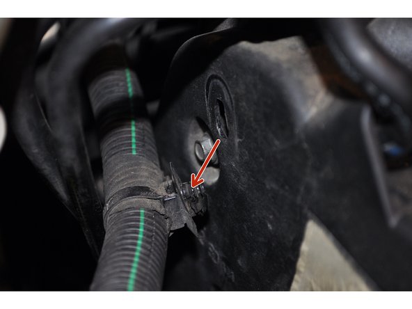 
Several elements are positioned on the casing. An electrical cable sheath is held in place by a plastic clip
