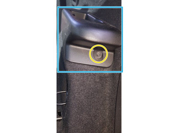 Retirer 2 vis torx 20.