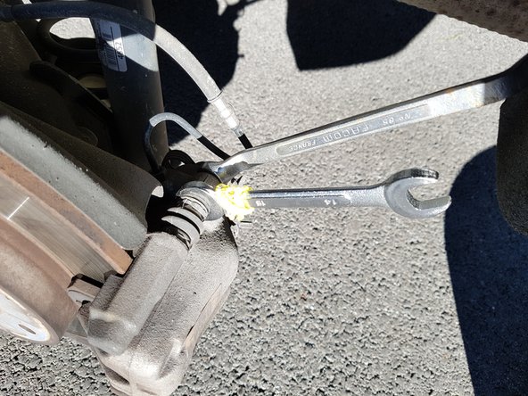 Resserrer les deux vis de l'étrier