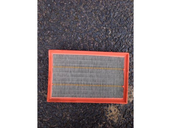 En orange :  Nouveau filtre à air.