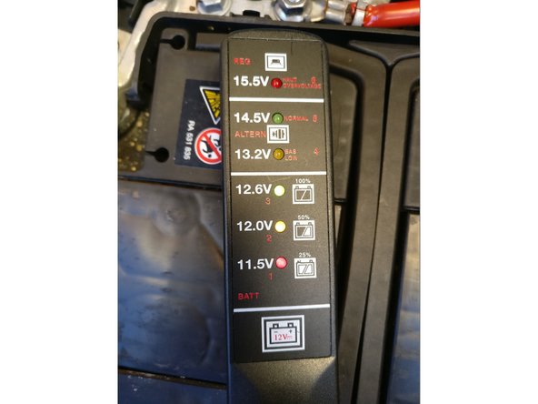 Vous pouvez vérifier que le courant arrive bien dans le compartiment moteur en brancher l'appareil de test