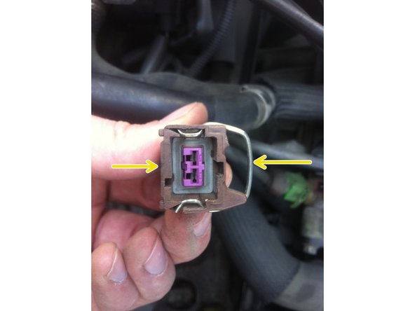 Pour le débrancher il suffit d'exercer une pression sur l'agrafe qui maintient le connecteur sur la sonde.