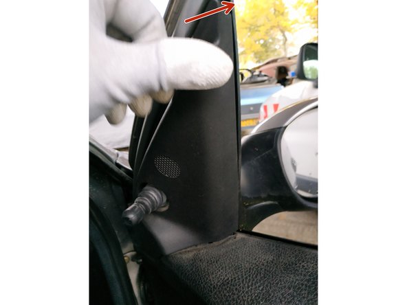 appuyer sur le haut du cache