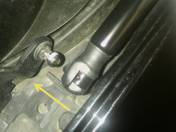 Pas besoin d'ajouter de graisse car les nouveaux vérins sont souvent déjà graissés à l'intérieur de l'emplacement ou viendra se mettre la rotule, inutile aussi de reprendre les languettes métalliques des anciens car les nouveaux en sont également pourvus.