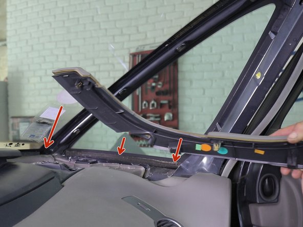 Replacer la garniture de la planche de bord