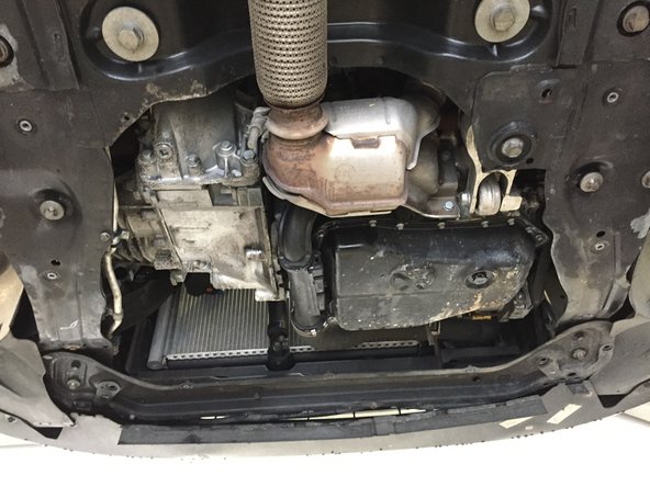 Retirer la plaque sous moteur