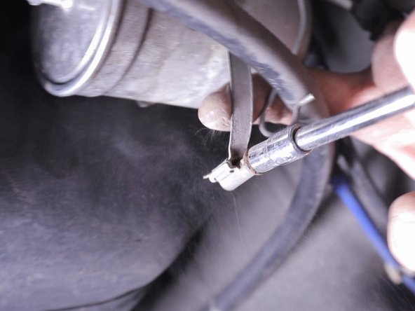 Retirer la seconde durite