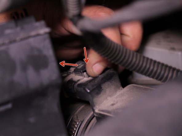 Débrancher le connecteur du débitmètre