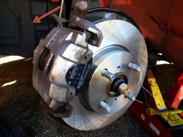 Décrocher l'étrier et le fixer sur son support  en vissant les 2 vis à tête torx.