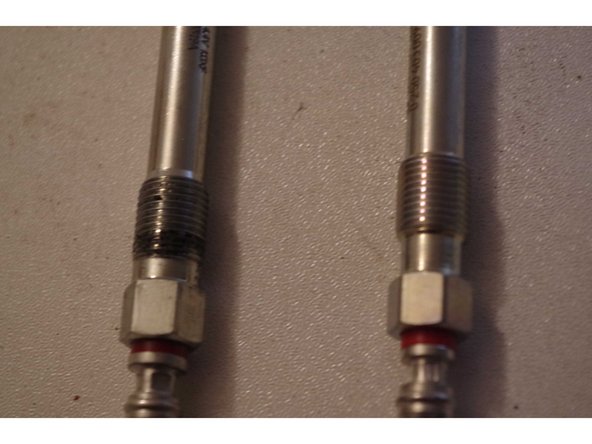 Bien vérifier : la longueur, mais surtout les têtes de bougies, les longueurs de filetage (au passage, sur la 3ème photo, on voit la calamine dissoute sur la vielle bougie).