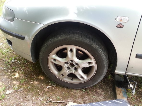 remettre la roue serrer les 5 boulons