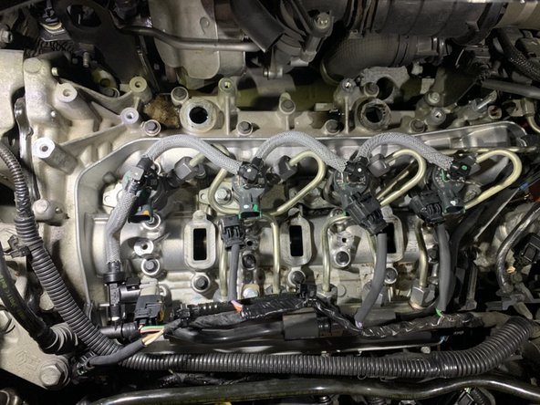 faites attention à ne rien faire tomber dans le moteur, ici j ai protégé les orifices avec des chiffons