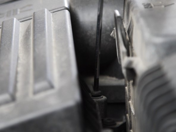 Dévisser les 6 autres vis de la boite, attention les vis ne se retirent pas de la boite