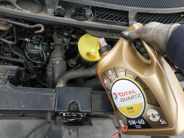 faire le plein d'huile 5w40, commencer par 4 litres
