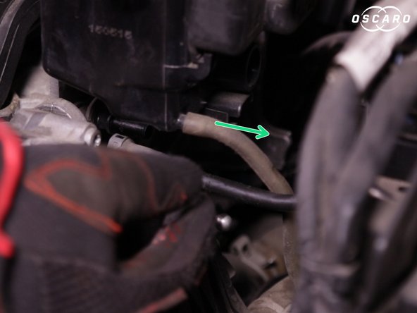 Retirer le tuyau de vidange du filtre à carburant