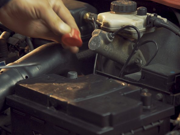 Retirer les capuchons de protection présent sur les bornes