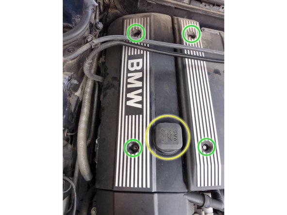 Remettre immédiatement en place le bouchon de remplissage d'huile du moteur.