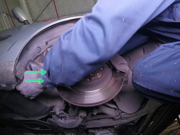 Retirer toutes les agrafes en tirant dessus avec modération