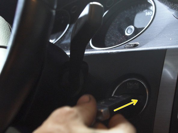 Pour lancer le menu de remise à zéro sur votre tableau de bord, vous devez insérer la clef et démarrer tout en appuyant sur le bouton "00/SET" présent sur votre tableau de bord