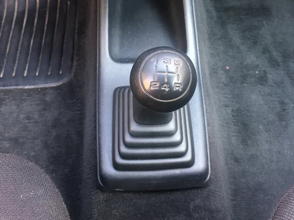 Essayez le passage des vitesse y compris la marche arrière avant de prendre la route. 