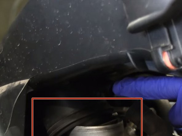 Rebrancher le manchon d'air sur le boîtier papillon