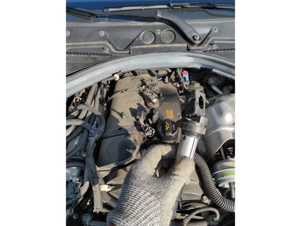 Retirer les bobines d'allumage en tirant vers le haut et en les faisant tourner.