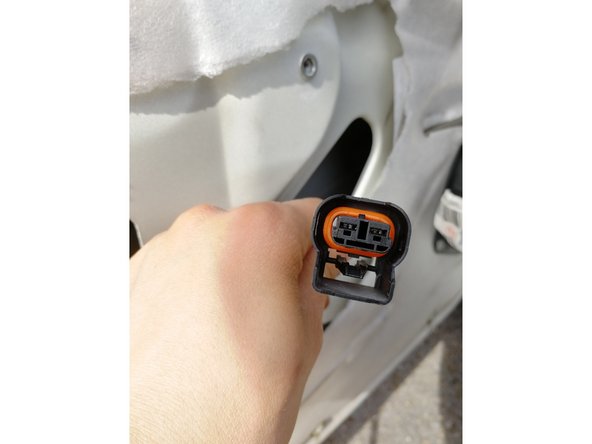 Rebrancher la prise du moteur électrique en suivant le sens de branchement.