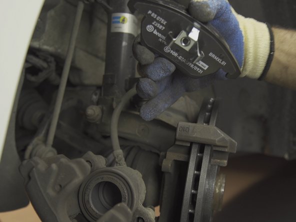 Décrocher l'étrier de la jambe de force