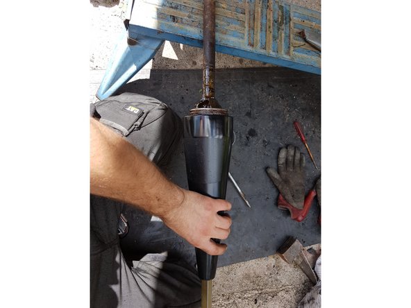 Avant de mettre le soufflet sur le cone, il faut le retourner.