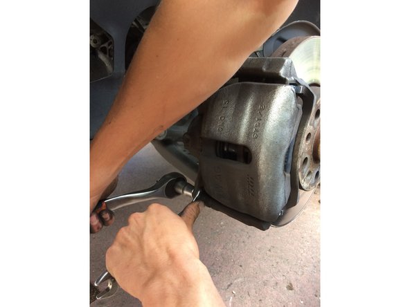 Penser a mettre un peu de de frein filet bleu sur les vis... la prochaine fois le dévissage sera plus facile