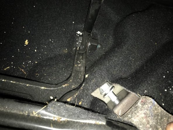 Défaire le boulon  et le sortir