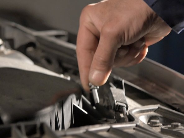 Retirer la seconde vis